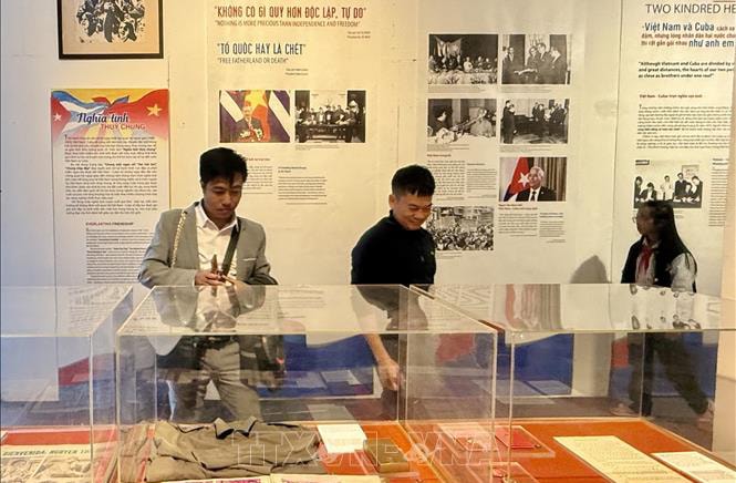 Triển lãm 'Nghĩa tình thủy chung' Việt Nam - Cuba