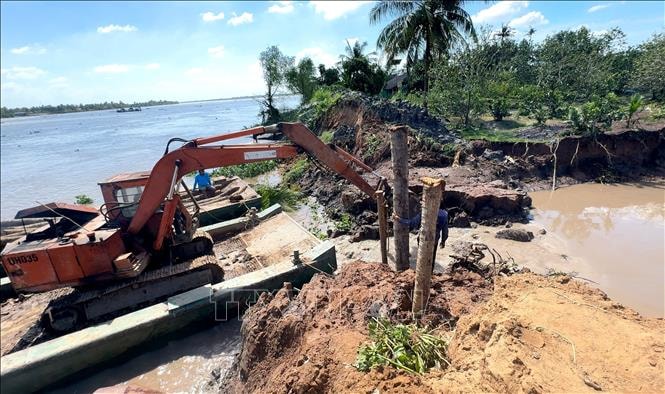 Vĩnh Long khắc phục kip thời sạt lở cồn Thanh Long