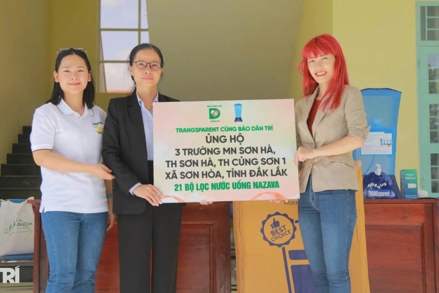 Trao thiết bị lọc nước uống hỗ trợ học sinh tại 3 trường vùng lũ ở Đắk Lắk