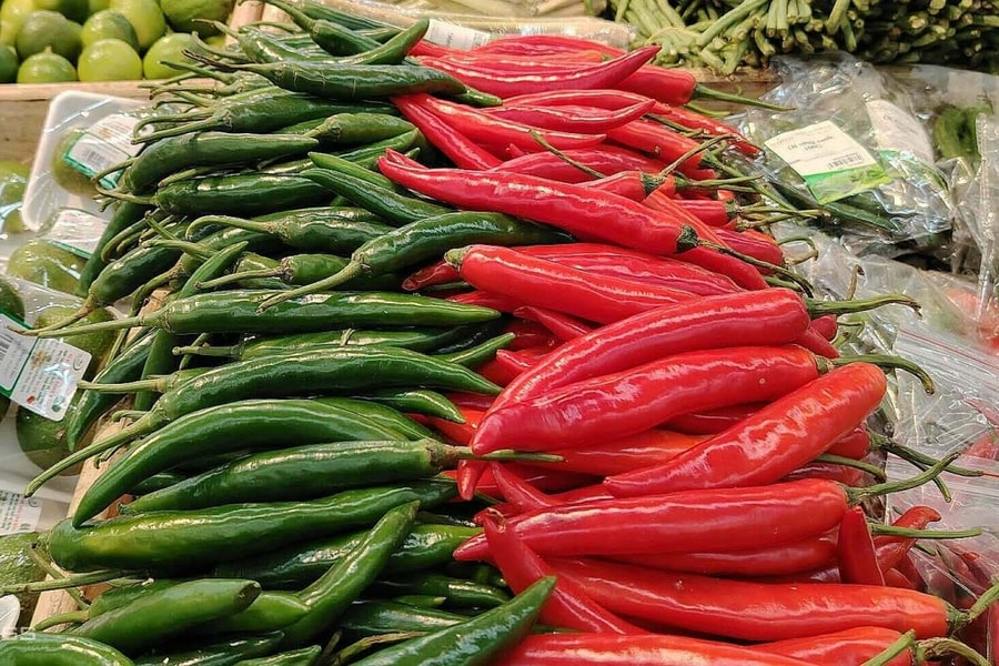 Giá ớt tăng gấp ba lần sau bão lũ