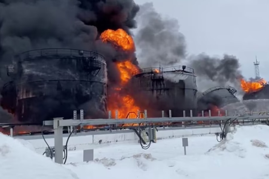 Nền kinh tế thời chiến của Nga chịu áp lực khi giá dầu thô Urals giảm mạnh