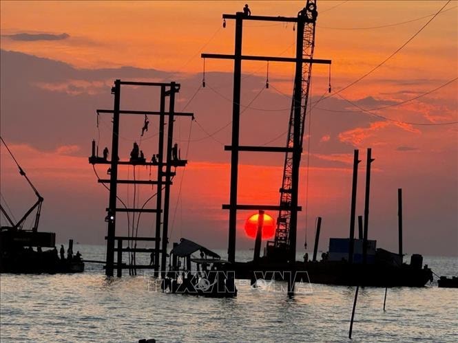 Đóng điện đường dây 110kV trên không, khôi phục cung cấp điện cho Phú Quốc