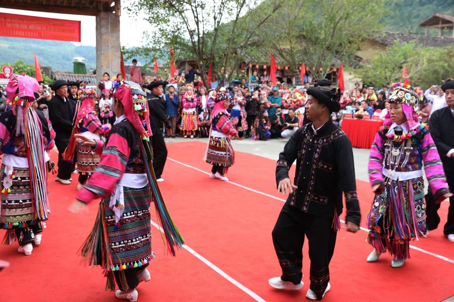 Sắc màu Lô Lô Chải dưới chân núi Rồng