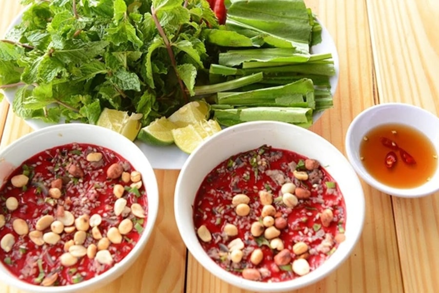 Tiết canh vịt gây tranh cãi khi lọt nhóm các món từ vịt ngon nhất thế giới