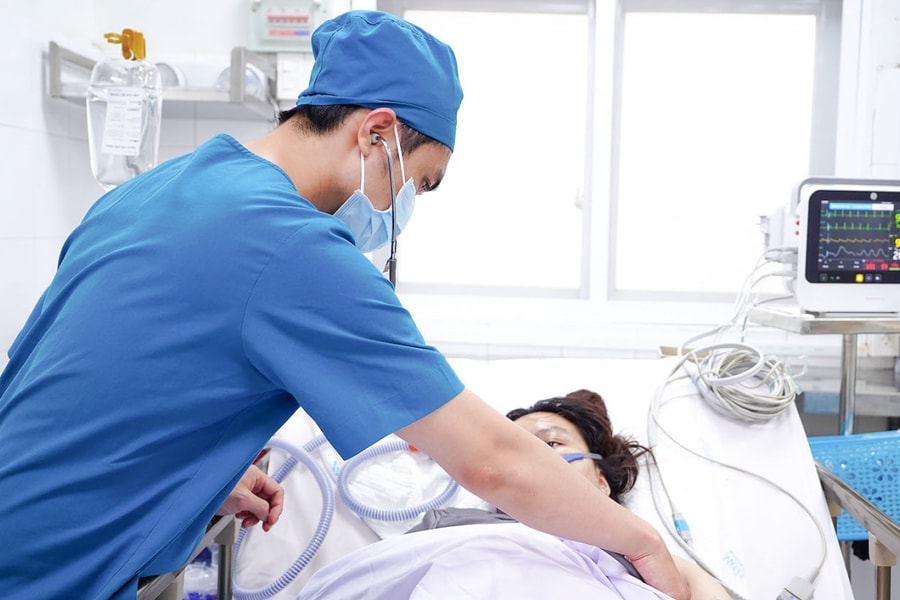 Hai cô gái bỏng đường thở trong vụ cháy dần hồi phục