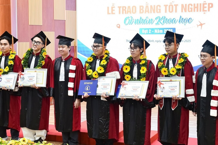 Những sinh viên đầu tiên tốt nghiệp ngành Trí tuệ nhân tạo