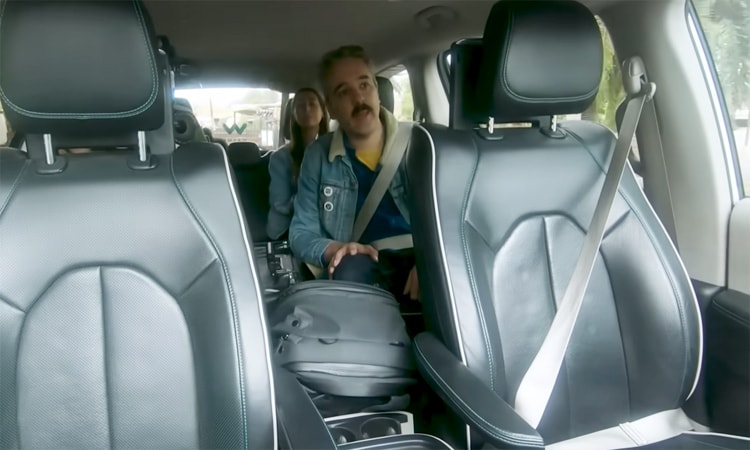 Tại sao ngồi sau xe điện và xe tự lái dễ bị say?