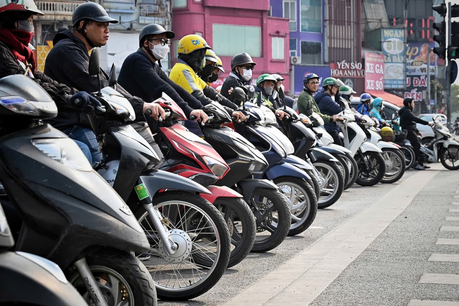 Chuyên gia Pháp: 'Nên cấm ngay xe máy xăng ở quy mô lớn'