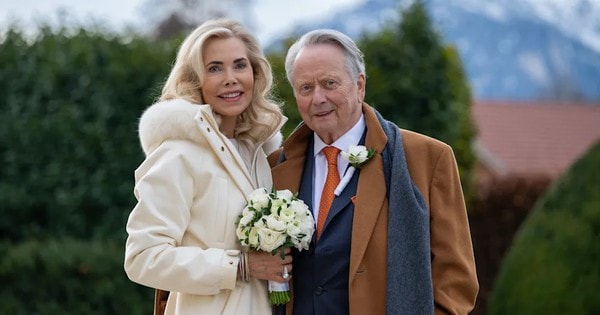 Tỷ phú đình đám kết hôn lần thứ 4 ở tuổi 82, cô dâu trẻ kém 20 tuổi