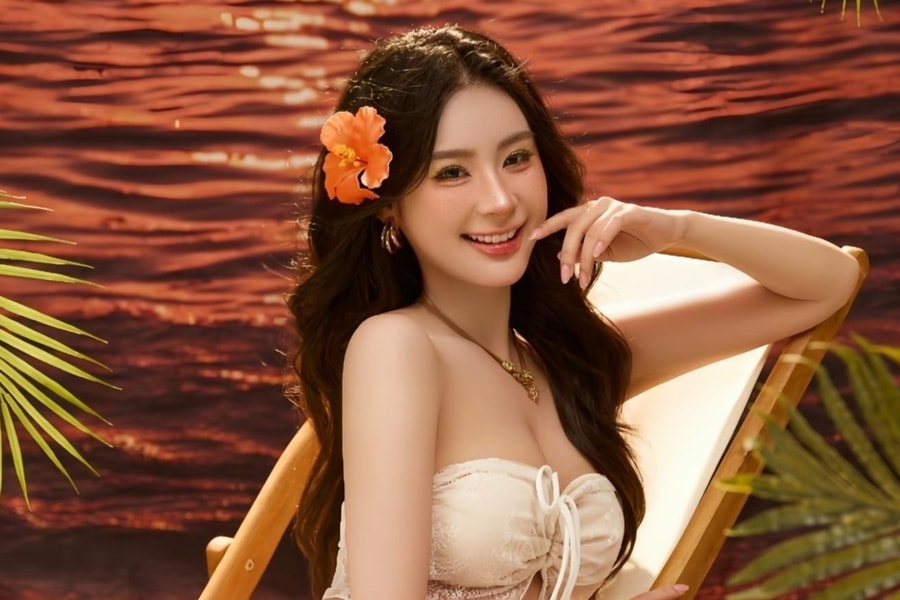 'Con gái ông trùm phim giờ vàng' gây chú ý