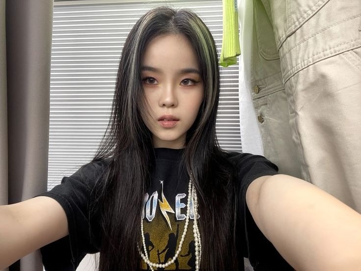 Ca sĩ Nhật cắt bỏ ngực ở tuổi 20