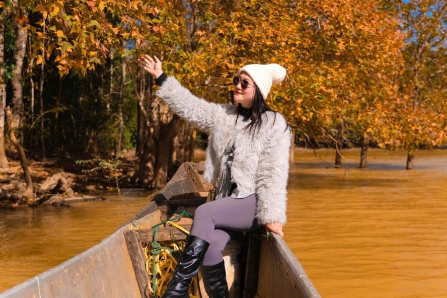 Có một nơi ở miền Trung đẹp như trời Âu mùa phong hương thay lá