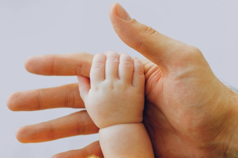 Mang tóc con đi xét nghiệm ADN, tôi rụng rời chân tay khi biết sự thật