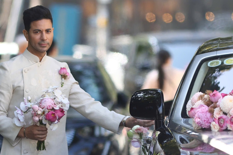 Chú rể Dubai dùng dàn xe Rolls-Royce rước fashionista Tiên Nguyễn
