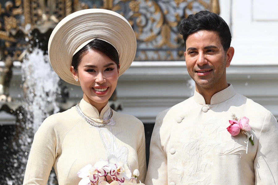 Áo dài cưới dệt bằng tơ sen của fashionista Tiên Nguyễn