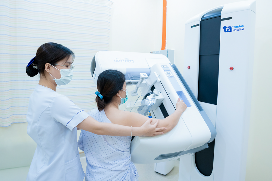 Dấu hiệu nào cảnh báo sớm ung thư vú?