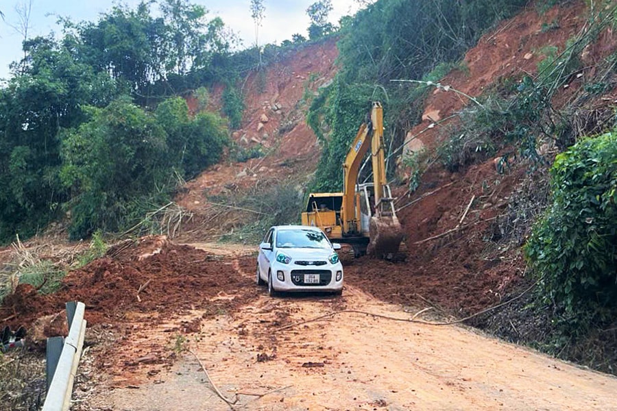 Đèo Gia Bắc ở Lâm Đồng thông trở lại sau gần 5 ngày tê liệt