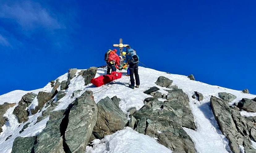 Đối mặt án tù vì bỏ mặc bạn gái chết cóng trên núi