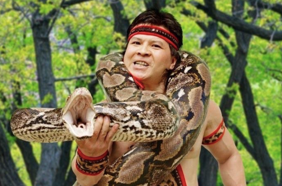 'Vua xiếc Việt' nổi danh thế giới, 4 lần suýt mất mạng khi diễn với trăn