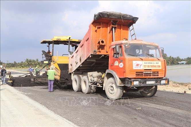 Cao tốc Cần Thơ - Cà Mau chạy 'nước rút' về đích