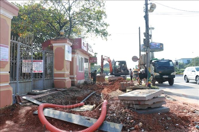 Dự án cải tạo vỉa hè chậm tiến độ, ảnh hưởng lớn đời sống người dân