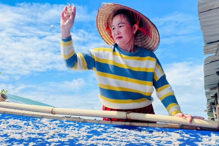 Tay trắng lên núi, người miền Tây dựng làng chài, đổi vận ở lòng hồ Sê San