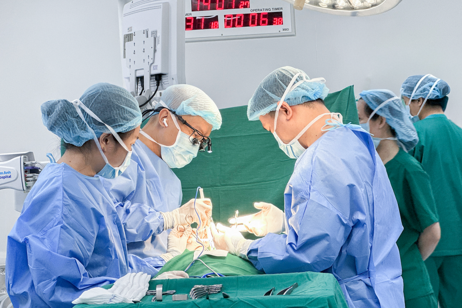 Về Việt Nam điều trị ung thư tuyến giáp