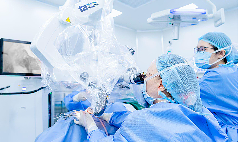 Điếc, liệt mặt do viêm tai giữa biến chứng