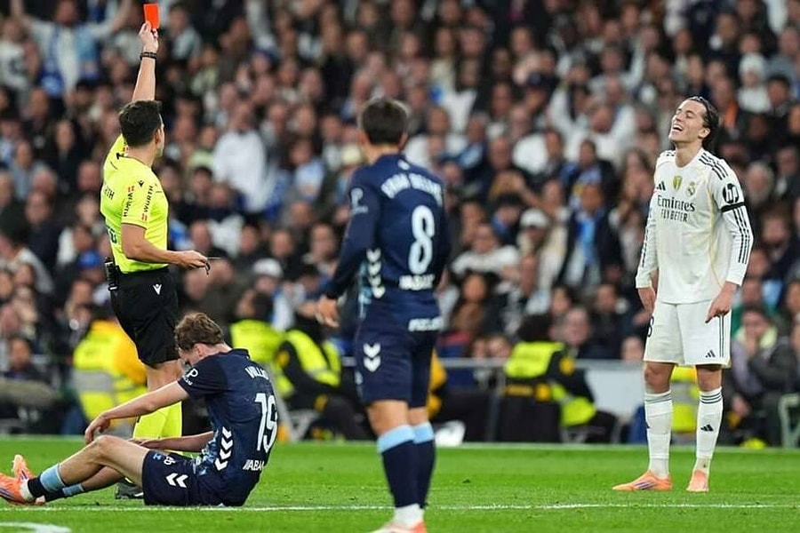 Tranh cãi việc Real lĩnh ba thẻ đỏ trong trận thua tại La Liga