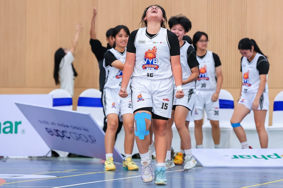 Nữ sinh Phan Đình Phùng vỡ òa khi vô địch Bóng rổ Trẻ