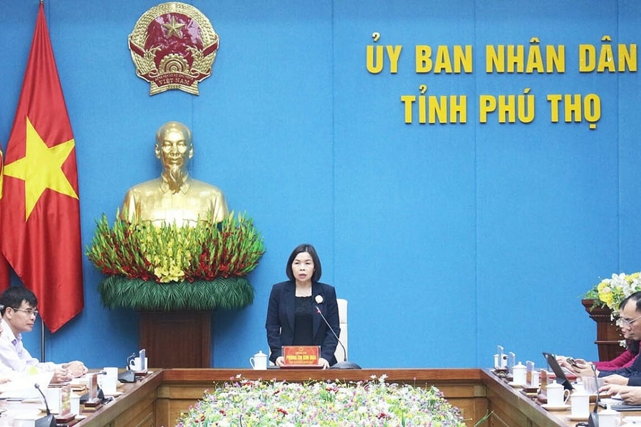Phú Thọ yêu cầu cán bộ mặc kín đáo, váy không xẻ tà cao