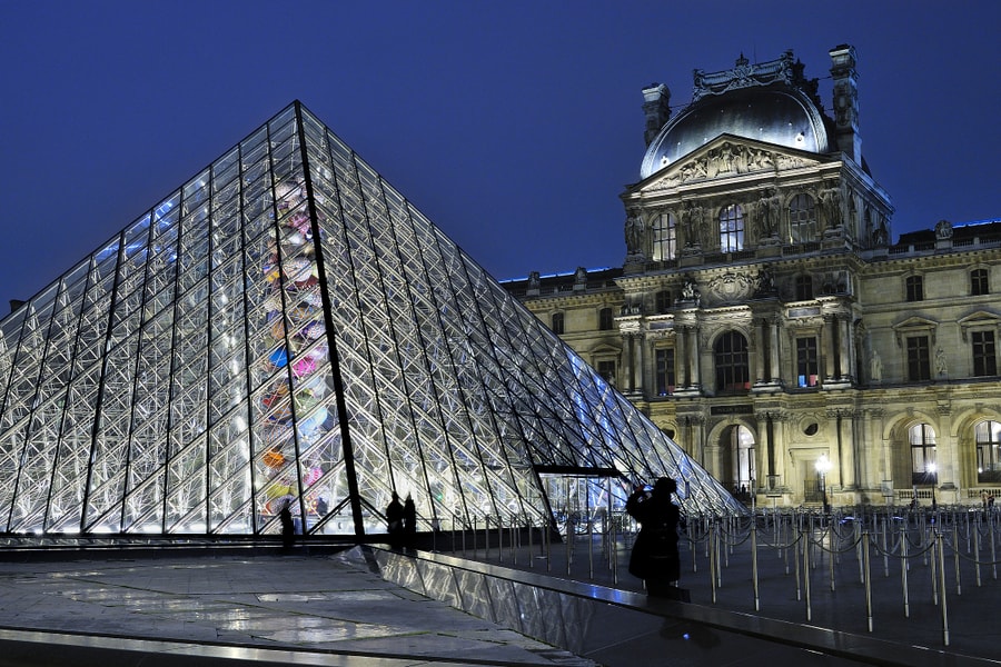 Rò rỉ nước ở bảo tàng Louvre làm hư hại hàng trăm cuốn sách