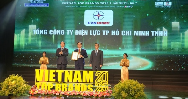 EVNHCMC được vinh danh “Thương hiệu hàng đầu Việt Nam 2025”