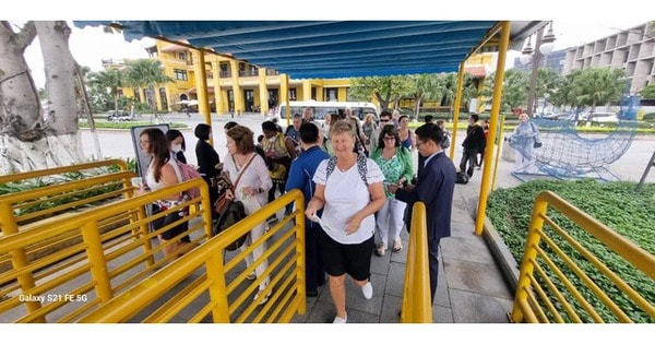 Từ ngày 10-12, khách mua vé tham quan Vịnh Hạ Long cần cung cấp đủ thông tin nhận diện