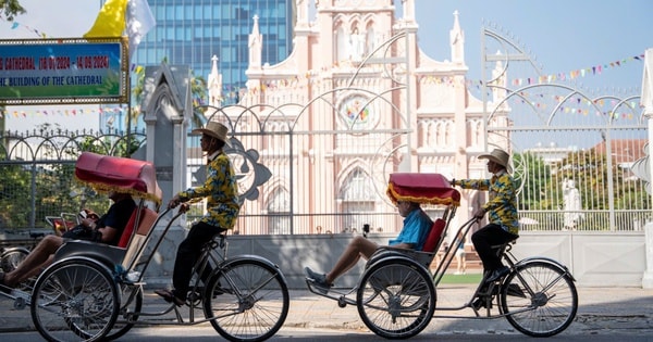 Đà Nẵng mở lớp dạy tiếng Hàn cho tài xế xích lô