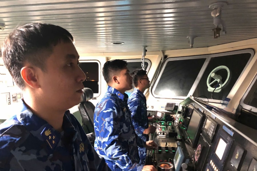 Cảnh sát biển khẩn trương tìm kiếm 9 ngư dân bị chìm tàu trên biển Hà Tĩnh