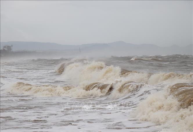 Từ Đà Nẵng đến An Giang ứng phó với vùng áp thấp trên Biển Đông