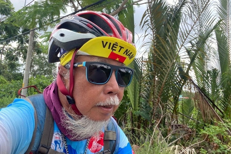 Cụ ông 71 tuổi đạp xe 1.000km/tháng, kể phút đuối sức giữa đèo hiểm trở