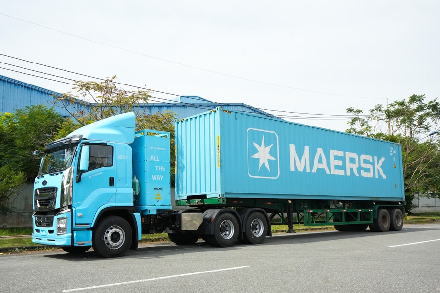 Maersk dùng xe tải điện vận chuyển container tại Việt Nam