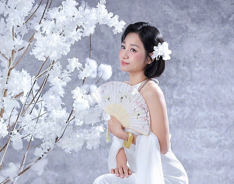 Người phụ nữ 40 tuổi có vòng eo 58 cm nhờ gym, yoga