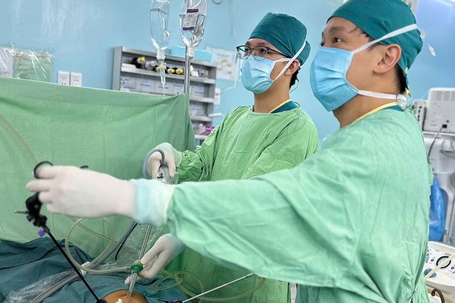 Bé 3 tuổi vỡ ruột thừa nguy kịch sau 10 ngày chẩn đoán nhầm