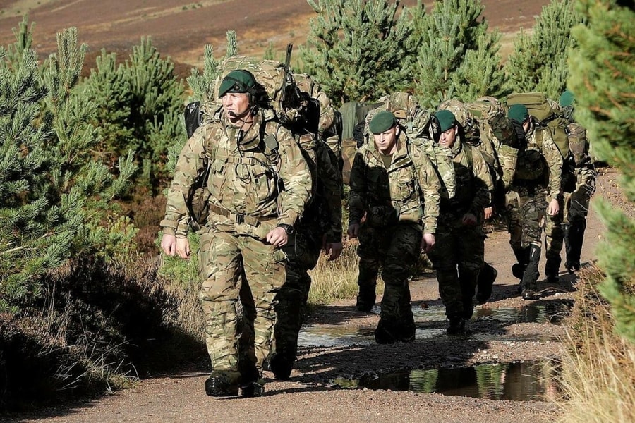 Tân binh kiện Bộ Quốc phòng Anh vì tập luyện dưới trời quá nóng