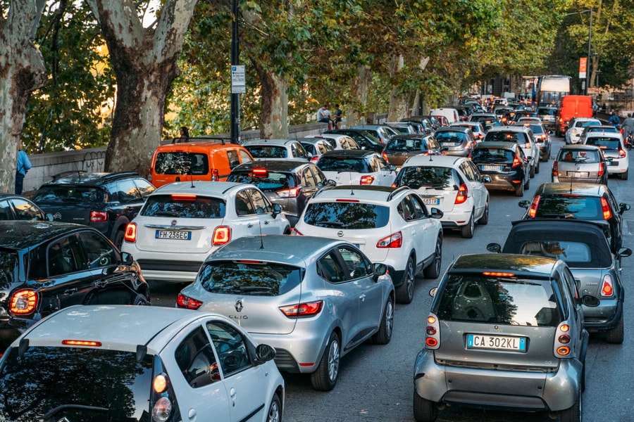 Các quốc gia châu Âu kêu gọi nới lỏng lệnh cấm xe xăng