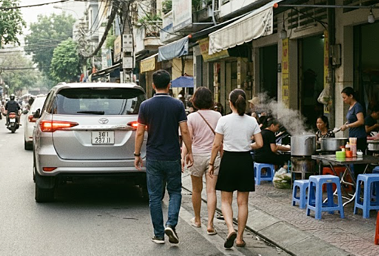 4 ôtô bật đèn khẩn cấp rồi vào quán ăn sáng