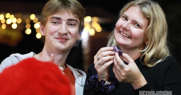 Du khách quốc tế vào bản người Tày học làm bánh dày