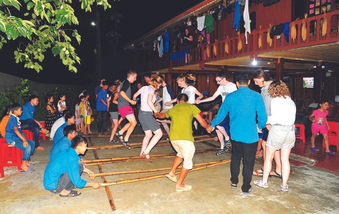 Người dân hưởng lợi, bản sắc văn hóa được bảo tồn khi làm du lịch cộng đồng bền vững