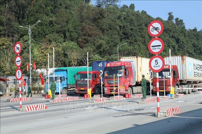 Thông suốt vận chuyển hàng hóa hai chiều qua cặp cửa khẩu tại Lạng Sơn