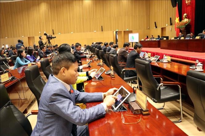 Chất vấn nhiều vấn đề 'nóng' sau vận hành chính quyền địa phương 2 cấp