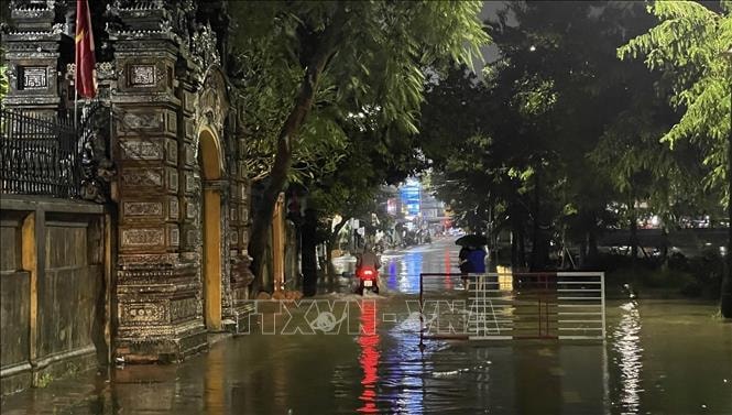 Thời tiết chiều tối và đêm 10/12: TP Huế và khu vực duyên hải Nam Trung Bộ có mưa vừa, mưa to
