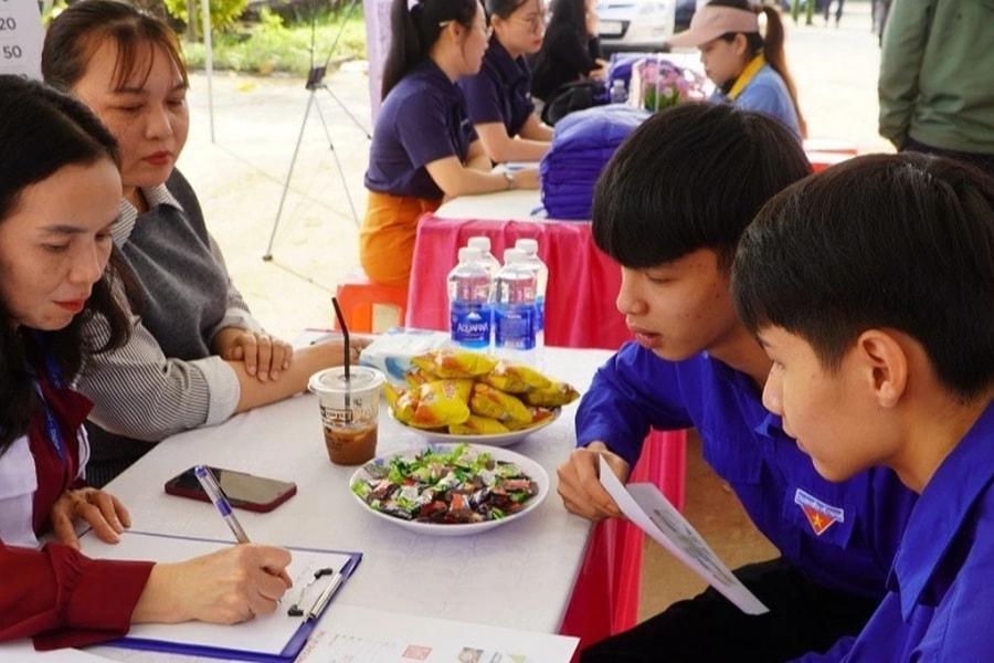 Doanh nghiệp tuyển 8.300 lao động, mức lương 8-10 triệu đồng/tháng